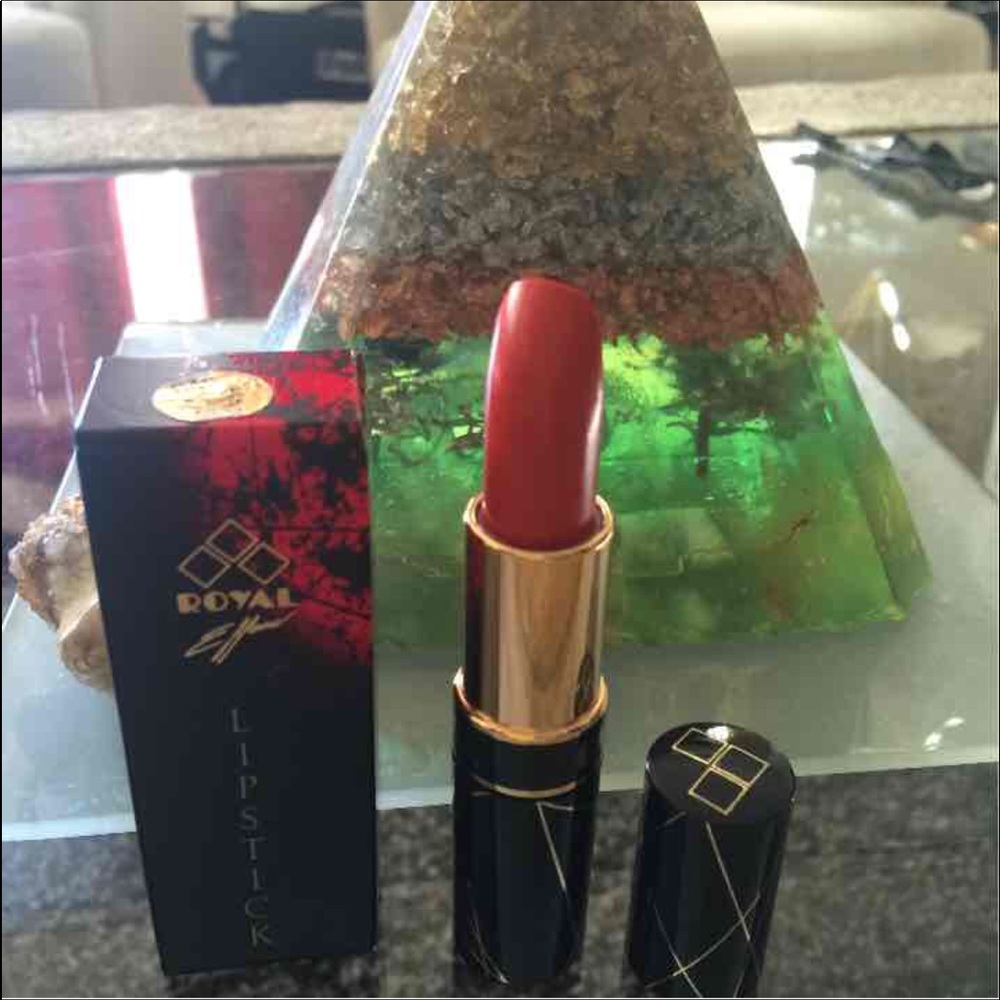 Brand new Royal Lipstick #046